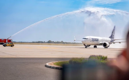 Aeronava TAROM „Ivan Patzaichin” a făcut primul zbor oficial. La Chișinău a fost primită cu tunuri de apă