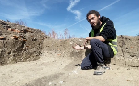 FOTO VIDEO |  Urme ale primilor coloniști romani, statuetă a zeului medicinei, locuințe, drumuri și pardoseli vechi de 1.800 de ani. Noi descoperiri în orașul roman ”de aur” de la Alba Iulia