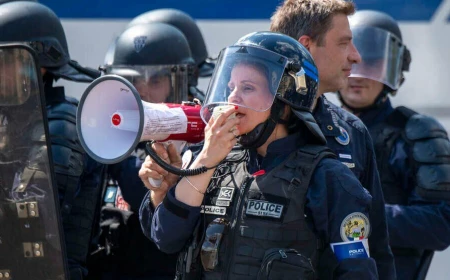 Şeful poliţiei din Paris afirmă că mişcarea de protest a elevilor a scăpat de sub control şi îndeamnă la calm